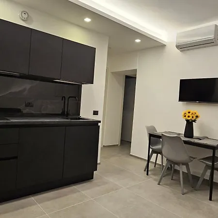 Apartment Sweet Life *